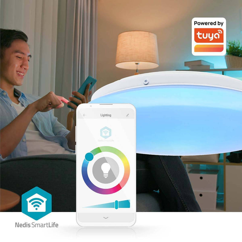 SmartLife plafondlamp met Wi-Fi, RGB-kleuren en app-bediening, weergegeven met smartphone-interface.